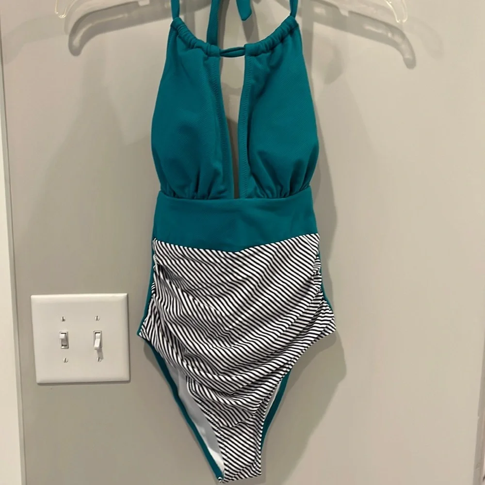 NWT XS Cupshe One Piece Bathing Suit